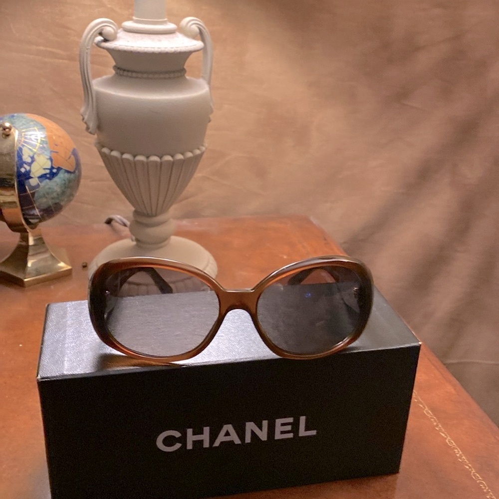 CHANEL Sunglasses-Brown Frame Black Camellia on arms-EUC COA & Chanel box